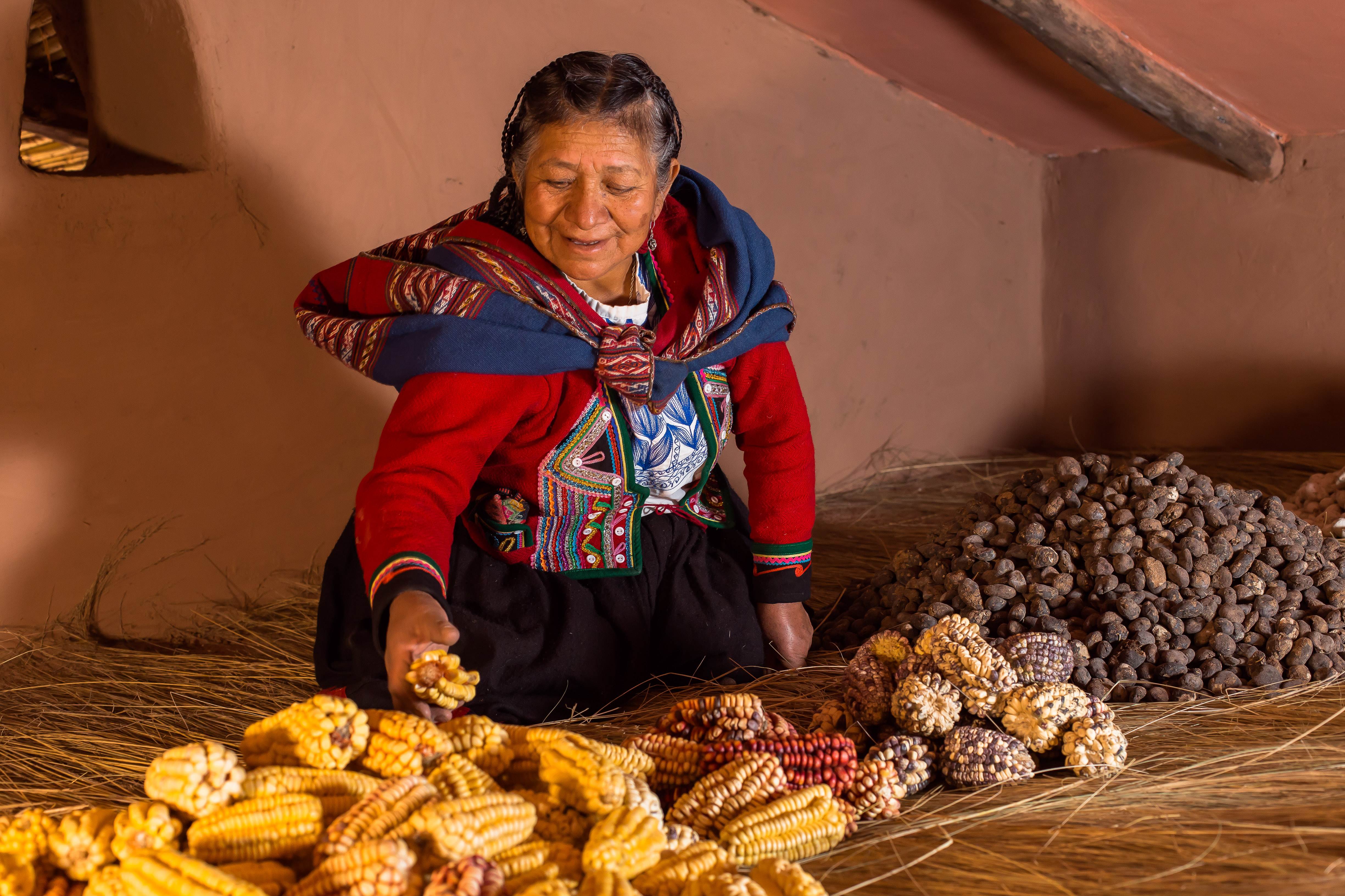 Cléofécélia, International Award Terre de Femmes 2021 laureate of the Yves Rocher Foundation, lists, preserves and disseminates knowledge about seeds and local seeds to save a whole section of the plant and cultural heritage of the Andes.