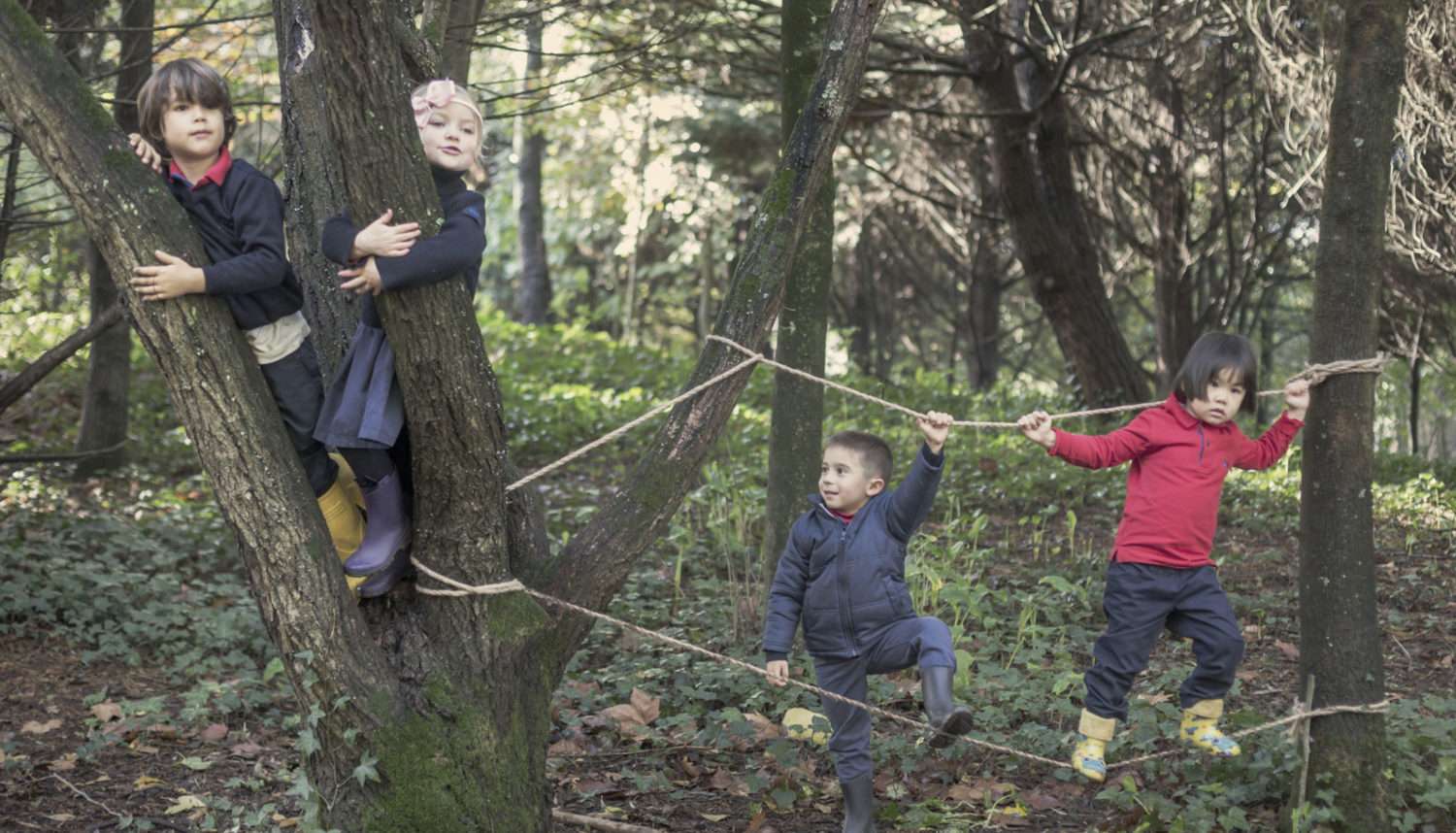 Experiencing nature with children in the heart of the forest in Portugal. A photography mission entrusted to Juan Manuel Castro Prieto