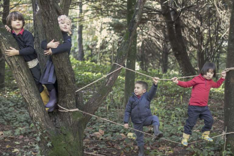 Experiencing nature with children in the heart of the forest in Portugal. A photography mission entrusted to Juan Manuel Castro Prieto