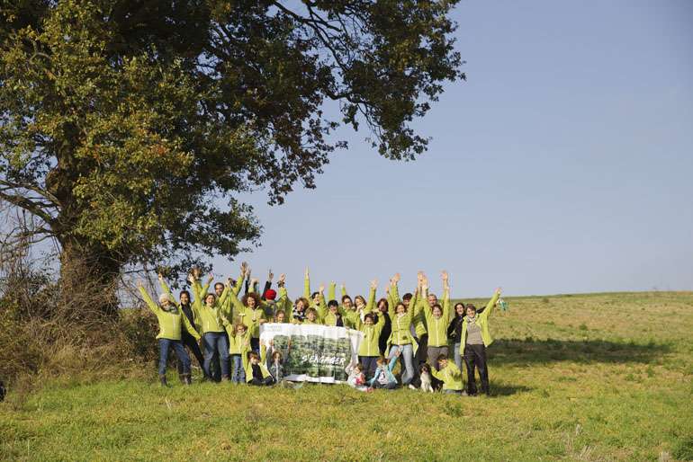 Plantations d'arbres à Valence, planteurs volontaires Fondation Yves Rocher