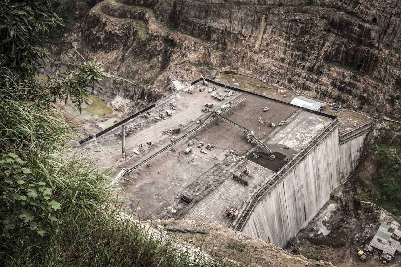 Ethiopia. 2012. Loma, south of AddisAbeba, during the construction ofthe dam Gibe III. The dam has beenbuilt 300 km south of Addis Abeba inan unspoiled natural context