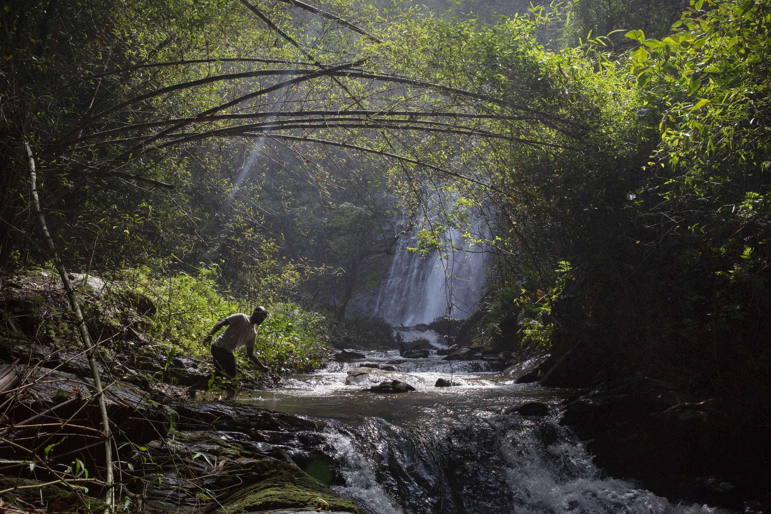 Forests account for just 7% of Togo’s total surface area, primarily concentrated in the Plateaux Region along the border with Ghana. Tucked away amid the tropical vegetation lies Aklowa Waterfall near Badou, where people come to drink and purify themselves.