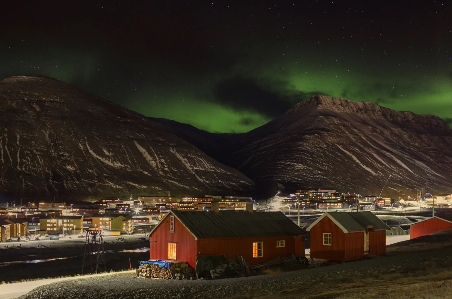 Vue de Longyearbyen, novembre 2016 - Axelle de Russé, photojournaliste - Fondation Yves Rocher et Visa pour l'Image Perpignan
