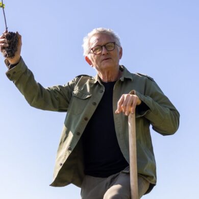 Portrait de Jacques Rocher évoquant la reforestation avec PlantForLife