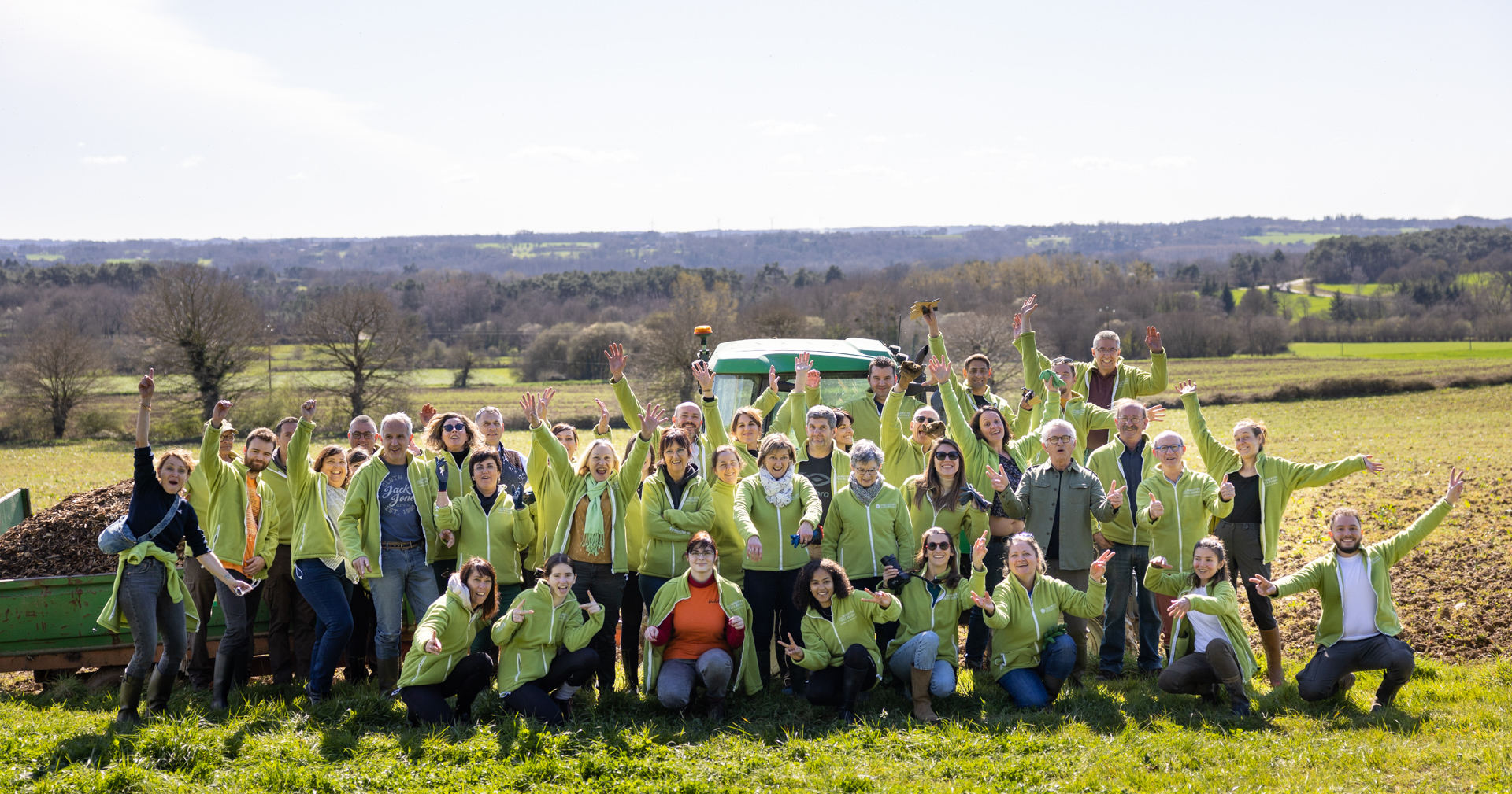 Groupe-pour-la-plantation-avec-la-Fondation-Yves-Rocher-le-17-mars-dernier