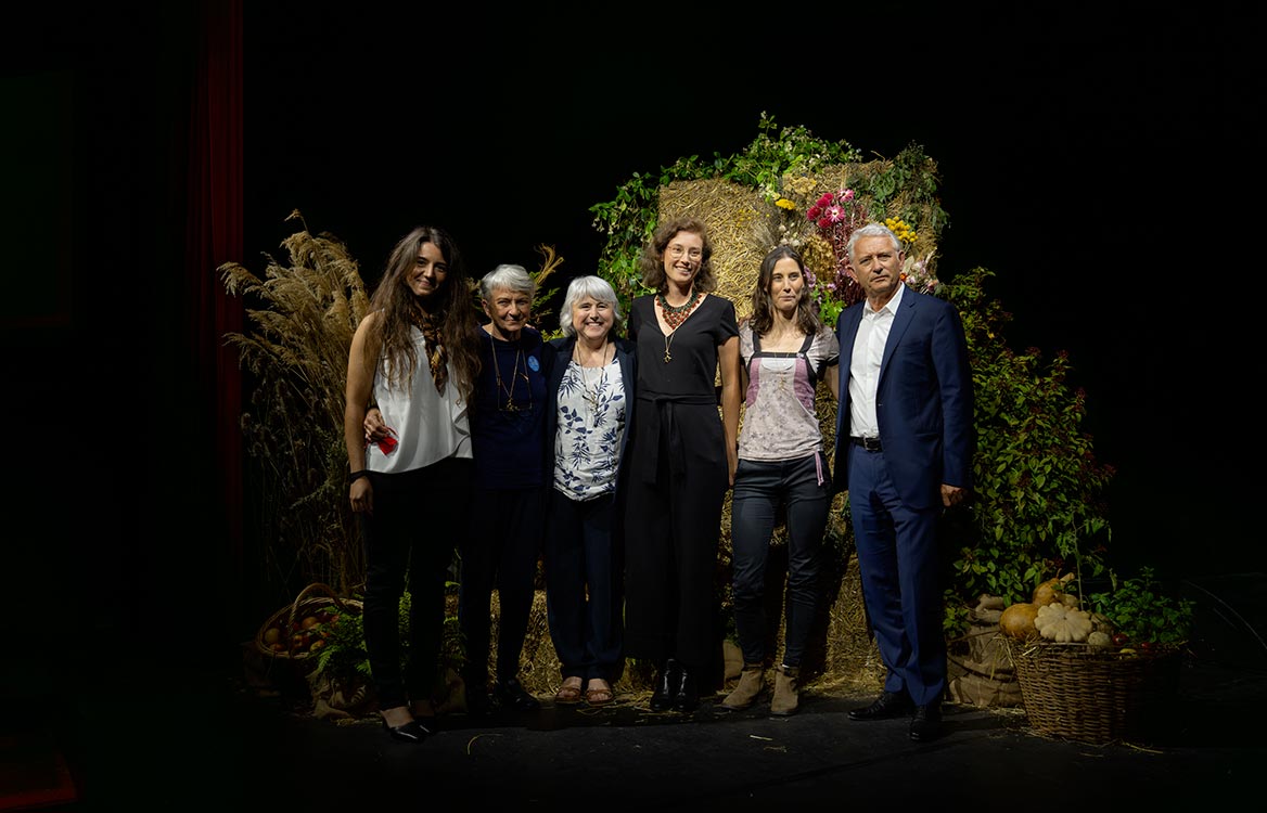 Femme lauréate du Prix Terre de Femmes engagée dans la Protection de la planète