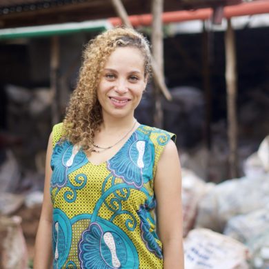 Naomi Fagla Medegan lauréate Terre de Femmes France 2021 collecte de déchets plastiques au Bénin